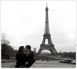 A torre Eiffel é um dos símbolos mais românticos do mundo.